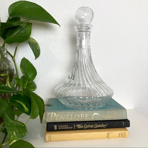 Vintage Swirl Glass Decanter with Lid